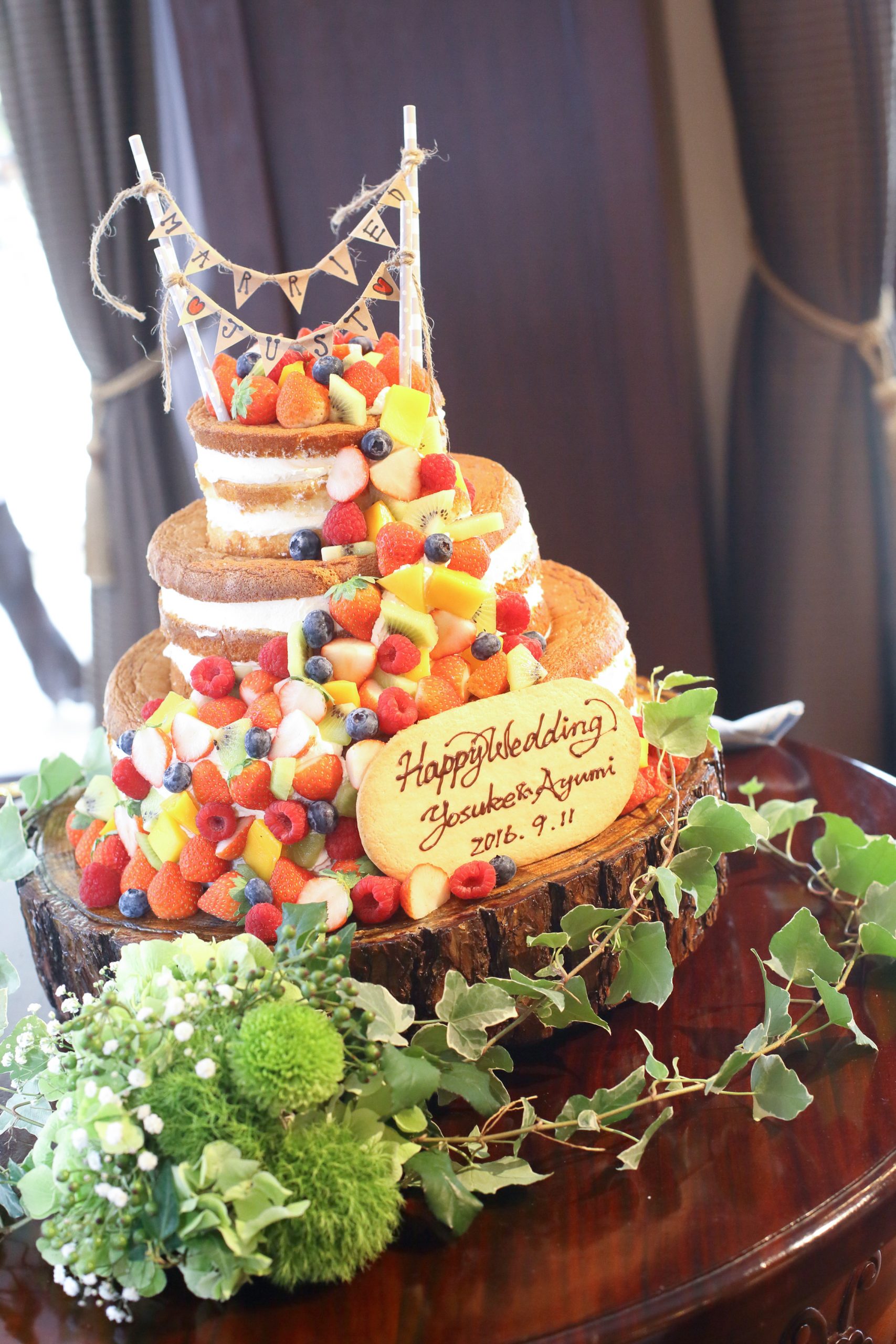 新潟）引き取りウェディングケーキエクセルシリーズ 装飾的な白色噴水 女性像の彫刻 新潟）引き取りウェディングケーキエクセルシリーズ 装飾的な